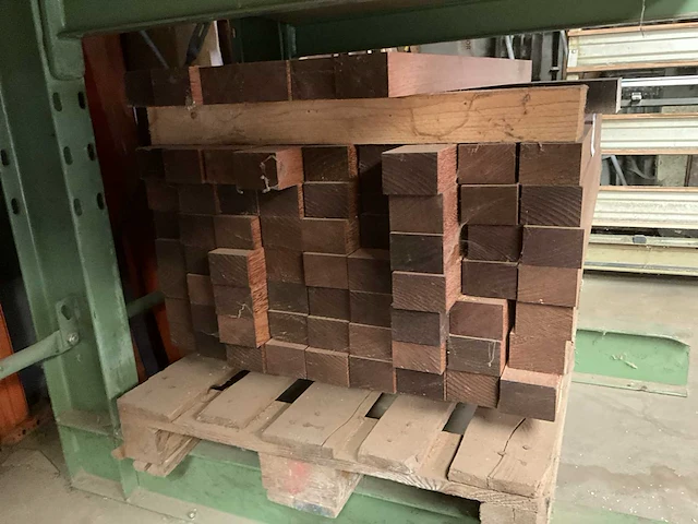 Partij hout redwood - afbeelding 2 van  4