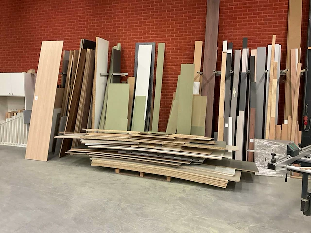 Partij hout restanten - afbeelding 1 van  8