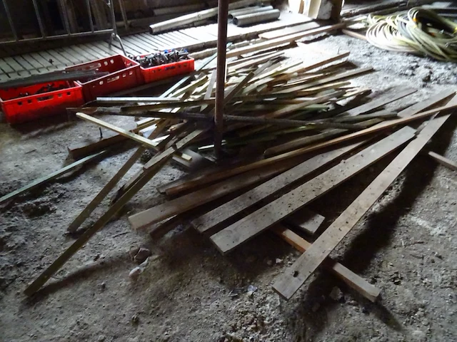 Partij hout - afbeelding 2 van  18