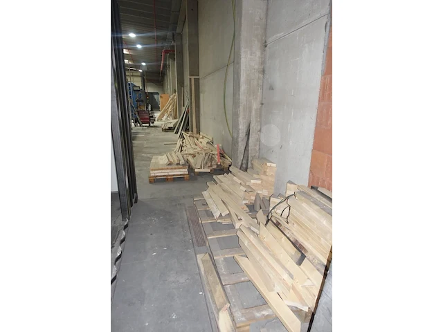 Partij hout - afbeelding 1 van  8