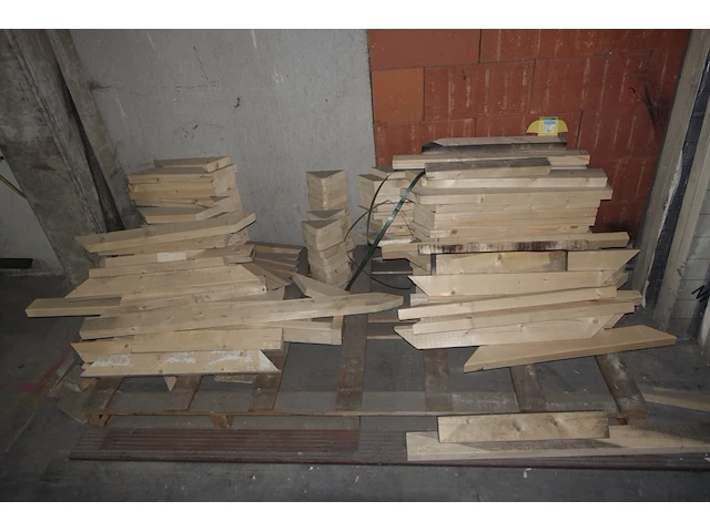 Partij hout - afbeelding 2 van  8