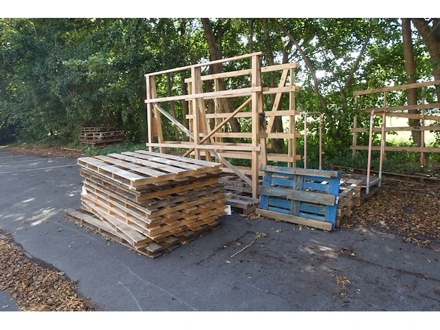 Partij hout - afbeelding 1 van  5