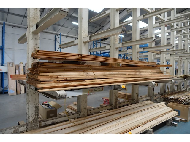 Partij hout - afbeelding 1 van  3