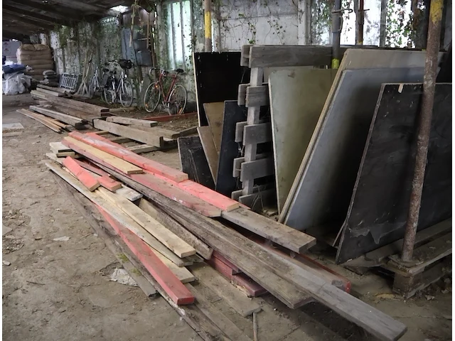 Partij hout - afbeelding 1 van  9