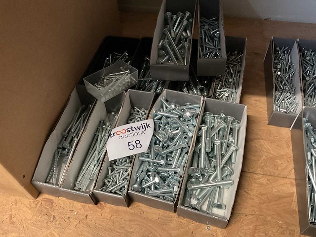 Partij houtbouten en houtschroeven - afbeelding 1 van  7