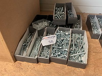 Partij houtbouten en houtschroeven - afbeelding 7 van  7