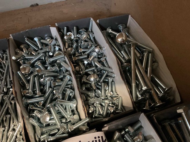 Partij houtbouten en houtschroeven - afbeelding 5 van  7