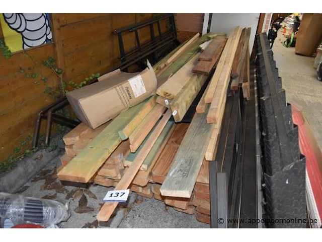 Partij houten balken lengte plm 350cm - afbeelding 1 van  2