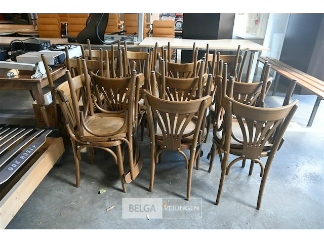 Partij houten caféstoelen - afbeelding 1 van  4