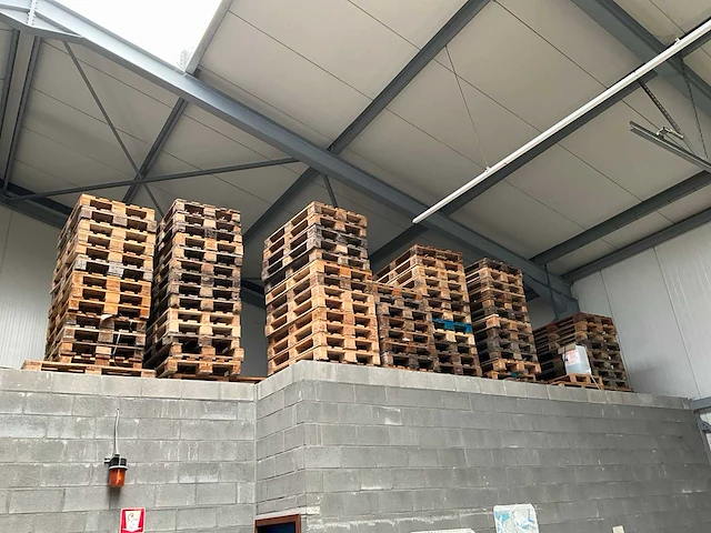 Partij houten euro pallets - afbeelding 1 van  3