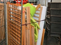 Partij houten kinderbedden + matras + speelgoed - afbeelding 1 van  7
