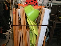 Partij houten kinderbedden + matras + speelgoed - afbeelding 2 van  7