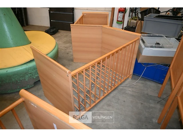 Partij houten kinderbedden - afbeelding 6 van  7