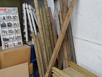 Partij houten palen - afbeelding 14 van  15