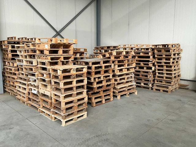 Partij houten pallets - afbeelding 1 van  3