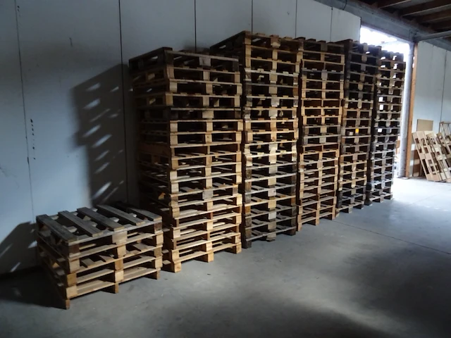 Partij houten palletten - afbeelding 2 van  2