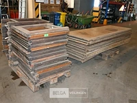 Partij houten schragen met tafelbladen - afbeelding 1 van  6