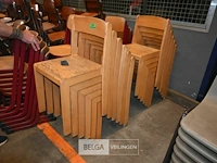 Partij houten stapelstoelen - afbeelding 1 van  4