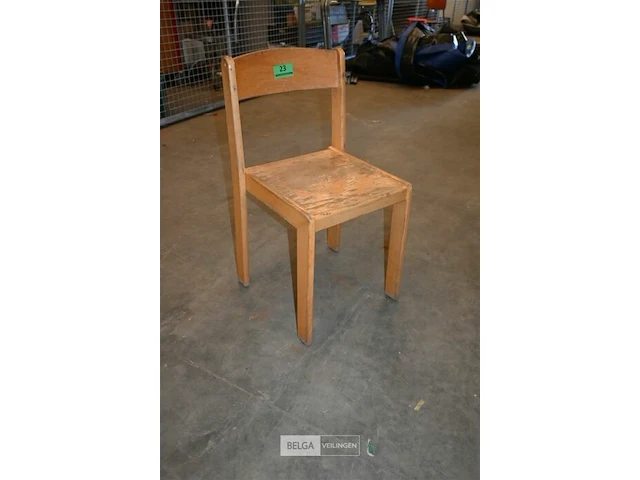 Partij houten stapelstoelen - afbeelding 2 van  4