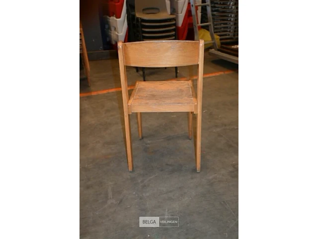 Partij houten stapelstoelen - afbeelding 4 van  4
