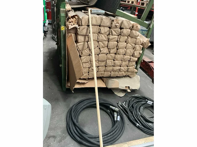 Partij houten stelen - afbeelding 2 van  4