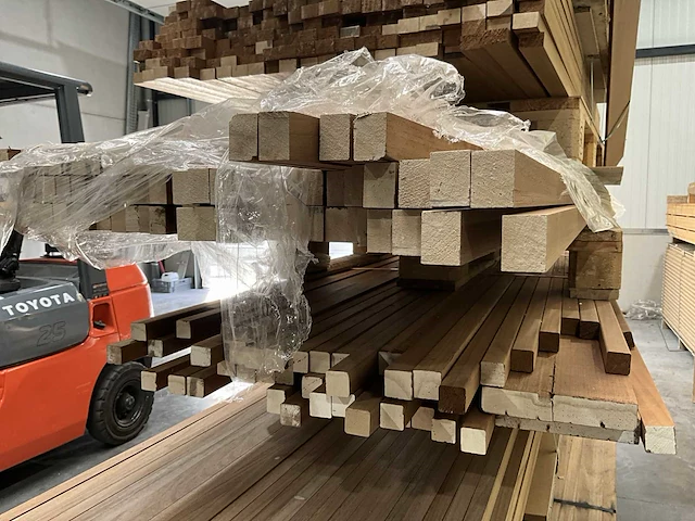 Partij houten thermo ayous gevelbekleding - afbeelding 6 van  7