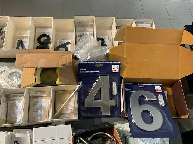 Partij huisnummers en letters - afbeelding 7 van  10