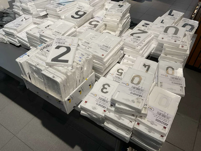Partij huisnummers en letters - afbeelding 10 van  10
