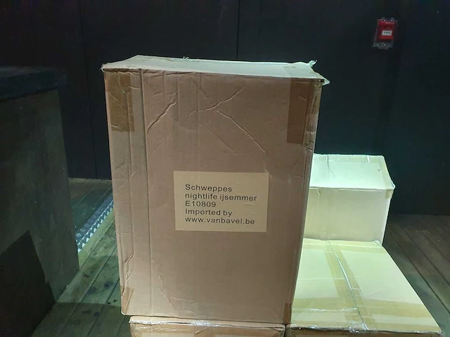 Partij ijsemmers en crates - afbeelding 2 van  26