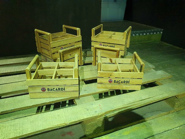 Partij ijsemmers en crates - afbeelding 17 van  26