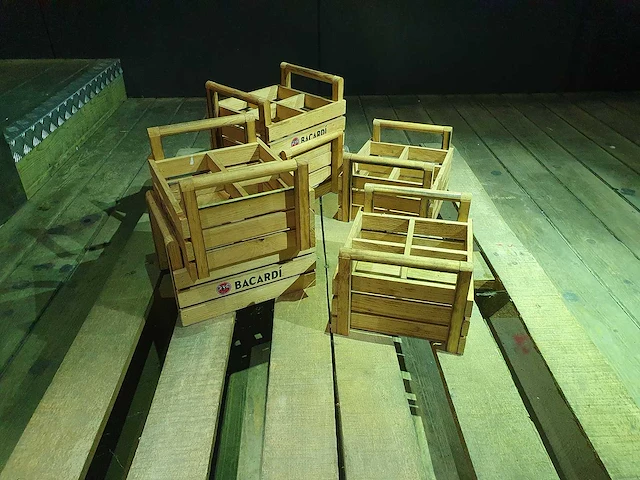Partij ijsemmers en crates - afbeelding 19 van  26