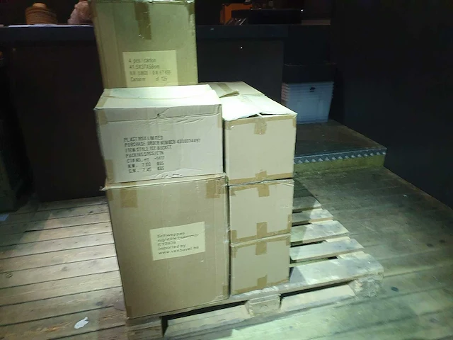 Partij ijsemmers en crates - afbeelding 20 van  26