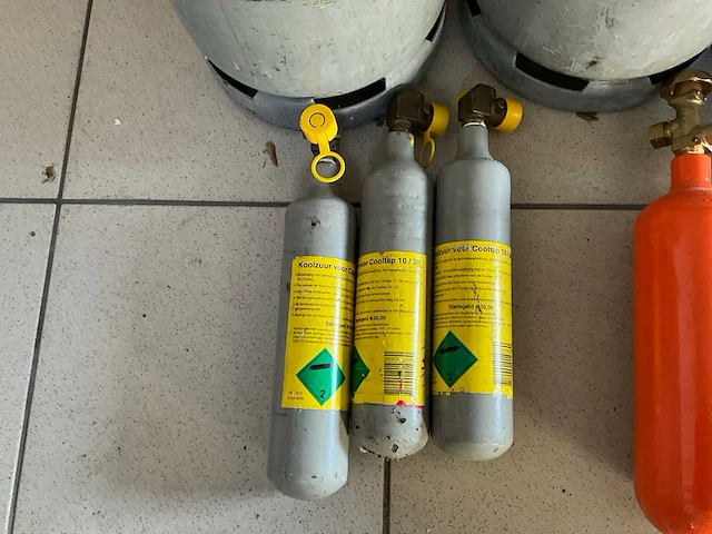 Partij industriële gassen - afbeelding 12 van  14