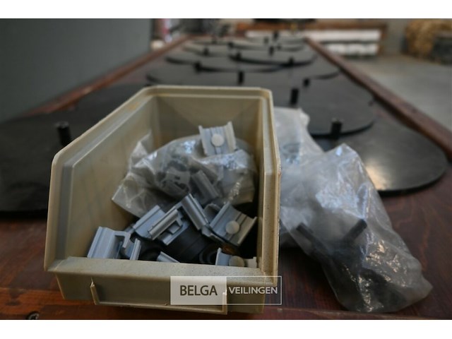 Partij infopanelen met houten kar - afbeelding 8 van  8