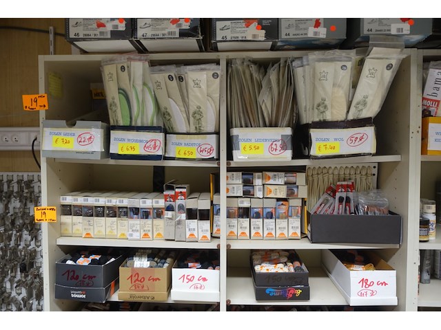 Partij inlegzolen + veters - afbeelding 1 van  36