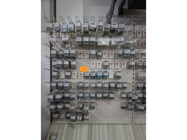 Partij inox ijzerwaren pgb-fasteners - afbeelding 2 van  5