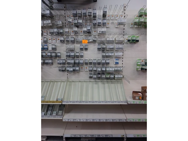 Partij inox ijzerwaren pgb-fasteners - afbeelding 1 van  4