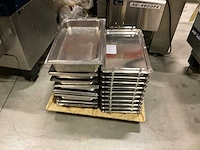 Partij inox presentatie plateaus en gn bakken - afbeelding 1 van  4