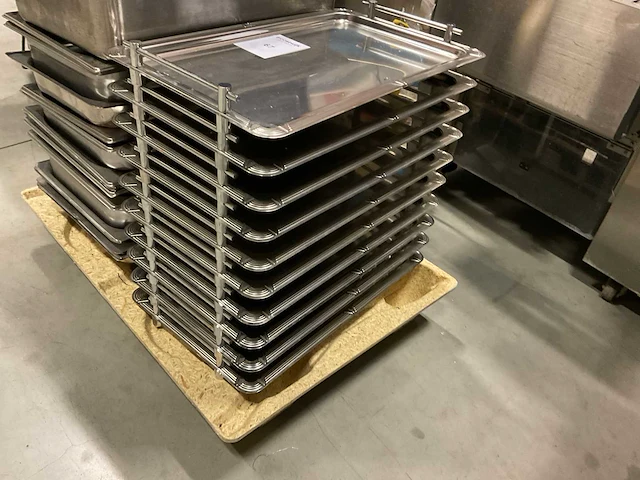 Partij inox presentatie plateaus en gn bakken - afbeelding 3 van  4