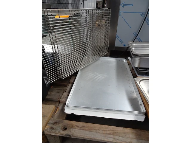Partij inox schalen + bakplaten - afbeelding 6 van  6