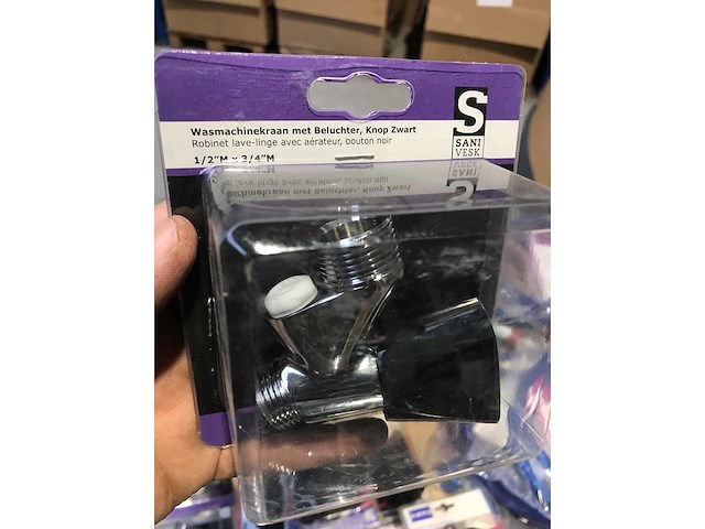 Partij installatie materiaal ter waarde van 30.000 eur. 7 pallets. - afbeelding 7 van  57