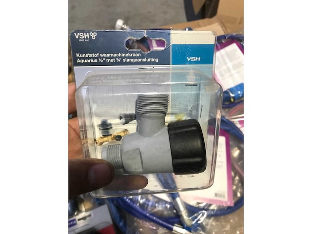 Partij installatie materiaal ter waarde van 30.000 eur. 7 pallets. - afbeelding 10 van  57