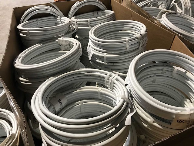 Partij installatie materiaal ter waarde van 30.000 eur. 7 pallets. - afbeelding 1 van  57