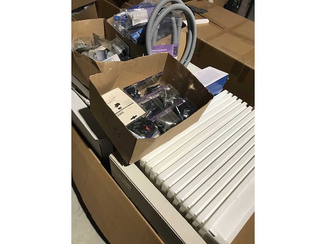 Partij installatie materiaal ter waarde van 30.000 eur. 7 pallets. - afbeelding 17 van  57