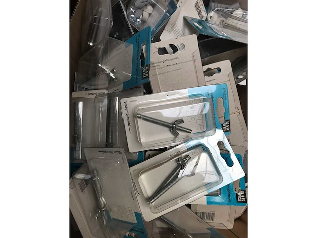 Partij installatie materiaal ter waarde van 30.000 eur. 7 pallets. - afbeelding 28 van  57