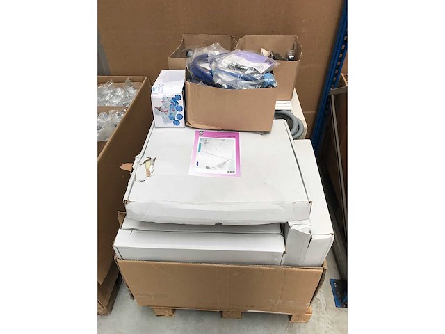 Partij installatie materiaal ter waarde van 30.000 eur. 7 pallets. - afbeelding 32 van  57