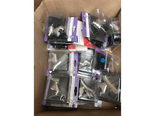 Partij installatie materiaal ter waarde van 30.000 eur. 7 pallets. - afbeelding 36 van  57