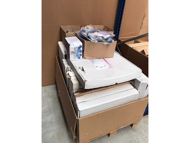 Partij installatie materiaal ter waarde van 30.000 eur. 7 pallets. - afbeelding 50 van  57