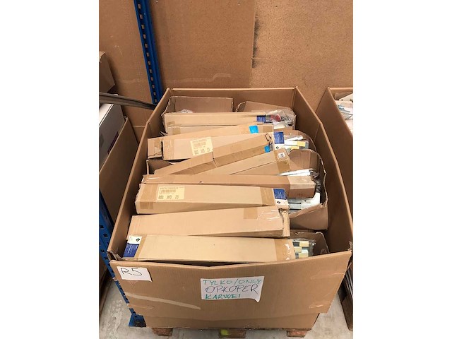 Partij installatie materiaal ter waarde van 30.000 eur. 7 pallets. - afbeelding 51 van  57