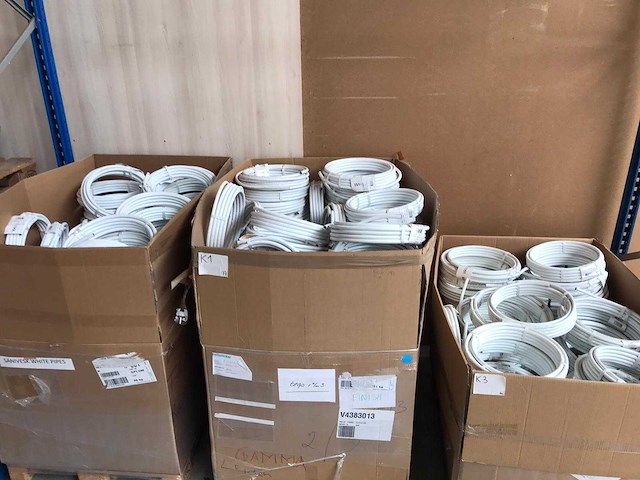 Partij installatie materiaal ter waarde van 30.000 eur. 7 pallets. - afbeelding 52 van  57